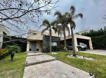 Casa · 340m² · 7 Ambientes · 4 Cocheras · Casa en Los Lagos Al Lago