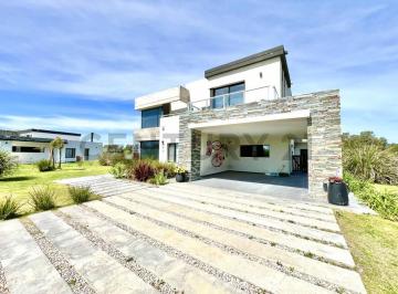 Casa · 336m² · 6 Ambientes · 4 Cocheras · Alquiler Casa en Área 60, La Victoria – Lote a La Laguna