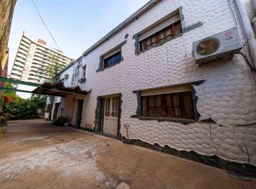 Casa · 216m² · 5 Ambientes · 1 Cochera · Casa en Venta de 4 Dorm. Abasto Rosario