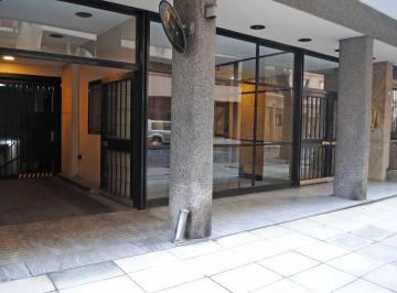 Departamento · 164m² · 5 Ambientes · 1 Cochera · Muy Buen Edificio en Excelente Ubicación - Cochera y Seguridad.