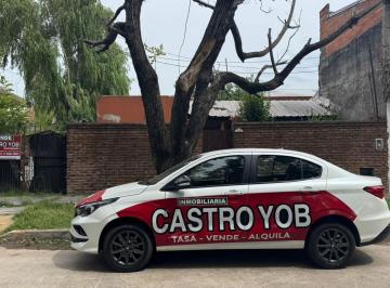 Casa · 396m² · 4 Ambientes · 1 Cochera · Casa en Venta – Frente a Plaza – Villa de Mayo