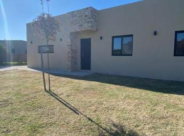 Casa · 104m² · 5 Ambientes · 3 Cocheras · Casa a Estrenar en San Ramón