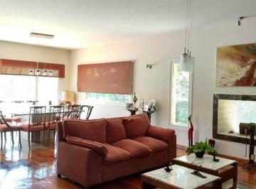 Casa · 450m² · 5 Ambientes · Casa en Venta en La Peregrina, Pilar, G. B. a. Zona Norte