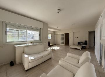 Casa · 300m² · 4 Ambientes · 2 Cocheras · ¡Venta! Casa en Urca ¡Excelente Ubicación! ¡Con Escritura!
