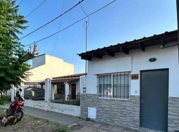 Casa · 156m² · 5 Ambientes · 1 Cochera · Venta Casa + Ph en Mercedes