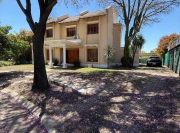 Casa · 347m² · 6 Ambientes · 3 Cocheras · Casa 4 Dorm con Pileta en Valle Escondido – Los Soles