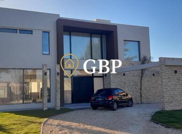 Casa · 273m² · 5 Ambientes · 4 Cocheras · Casa en Venta en Canning Barrio El Principado
