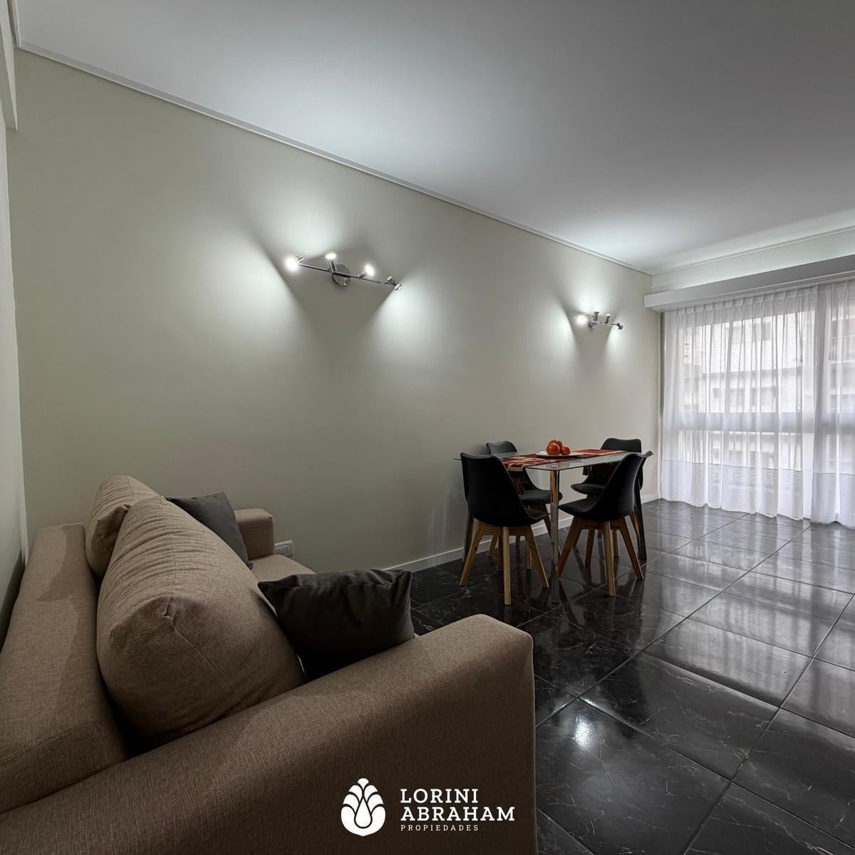 Venta departamento dos ambientes al frente con balcon / dependencia y cochera zona plaza colon