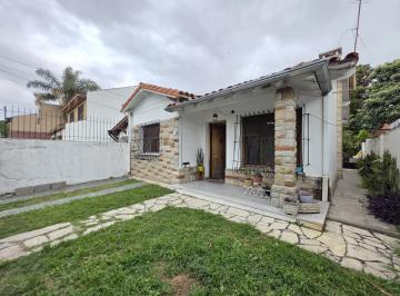 Casa · 95m² · 3 Ambientes · 1 Cochera · Casa en Venta en Villa Ballester - Tres Ambientes - Zona Residencial.