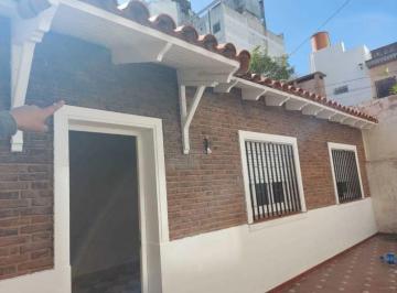 Casa · 76m² · 5 Ambientes · 1 Cochera · Casa en Venta - 4 Dorm. 2 Baños - 76 m² - La Plata