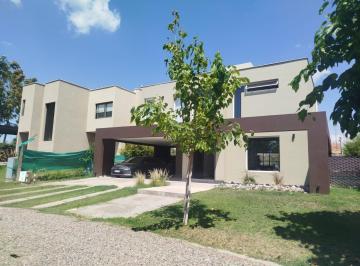 Casa · 267m² · 7 Ambientes · 2 Cocheras · Casa en Venta - Barrio Las Morenas - Calle Boedo