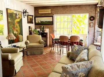 PH · 136m² · 4 Ambientes · PH Venta Entrada Indep. Quincho Parrilla Terraza