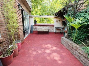 PH · 136m² · 4 Ambientes · PH Venta Entrada Indep. Quincho Parrilla Terraza
