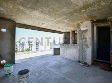 Departamento · 160m² · 4 Ambientes · 1 Cochera · Triplex Semipiso en Venta de Tres Dorm. con Terraza y Cochera