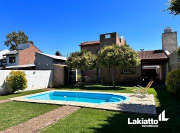 Casa de 5 ambientes, Rosario · Casa de 3 Dorm. en Venta - Comodoro Rivadavia 3000 - Barrio Alvear