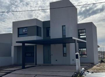 Casa · 170m² · 3 Dormitorios · 2 Cocheras · Casa - Docta Central