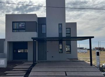 Casa · 170m² · 3 Dormitorios · 2 Cocheras · Casa - Docta Central