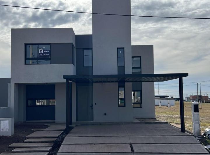 Casa · 170m² · 3 Dormitorios · 2 Cocheras