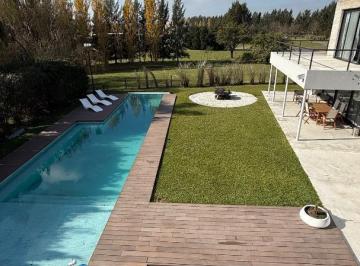 Casa · 460m² · 5 Ambientes · 6 Cocheras · Casa en Venta Terravista 4 Dorms Playroom Lote Interno