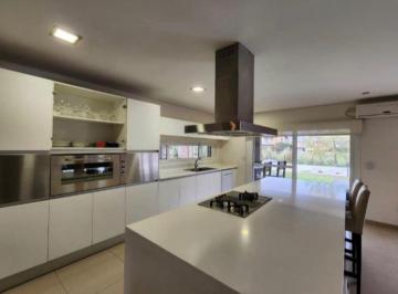 Casa · 336m² · 5 Ambientes · 5 Cocheras · Casa en Venta Terravista 4 Dorms Fondo a Laguna