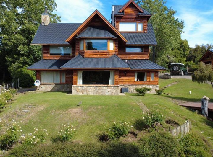 Casa · 240m² · 7 Ambientes · 1 Cochera