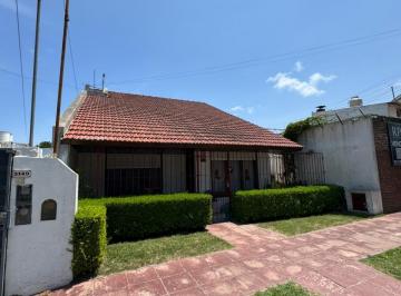 Casa · 300m² · 4 Ambientes · 7 Cocheras · Venta en Blok - Chalet de 4 Ambientes + Galpon - Francia y Avellaneda