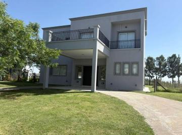 Casa de 4 ambientes, San Vicente · Casa en Alquiler 4 Ambientes Amoblado en Barrio San Lucas - Canning - San Vicente