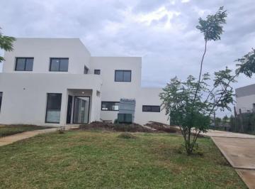 Casa · 225m² · 6 Ambientes · 2 Cocheras · Venta Casa a La Laguna Area 7 San Sebastian