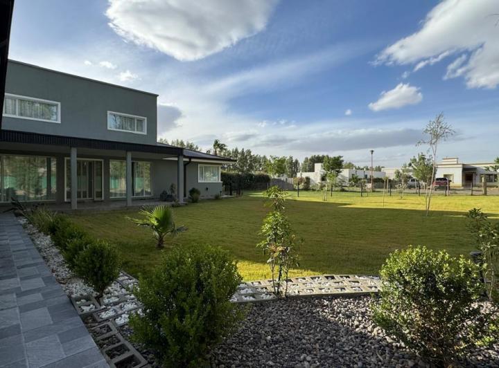 Casa · 330m² · 5 Ambientes