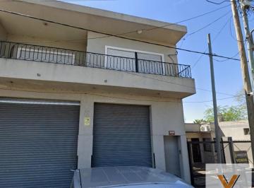 Casa · 330m² · 5 Ambientes · Casa en Venta - 3 Dorm. 3 Baños - Berazategui