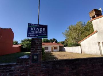 Casa · 78m² · 3 Ambientes · 6 Cocheras · Casa 3 Amb Sobre Lote de 600 m² Oportunidad Mar de Ajo
