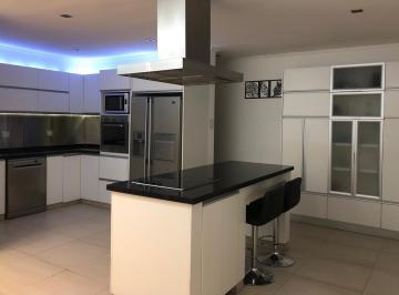 Casa · 379m² · 3 Ambientes · 1 Cochera · Casa Moderna de 3 Ambientes Ubicada en Banfield Este