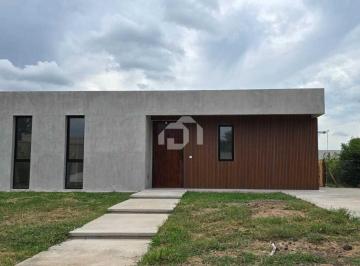 Casa · 135m² · 3 Ambientes · 2 Cocheras · Casa en Venta en Santa Elisa, Pilar del Este, Pilar