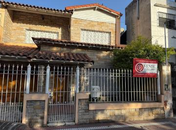 Casa · 200m² · 6 Ambientes · 1 Cochera · Casa - Lanús Este