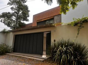 Casa · 220m² · 6 Ambientes · 2 Cocheras · Casa en Venta en Calle 492 Entre 16 y 16 Bis