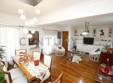 Departamento · 170m² · 5 Ambientes · 1 Cochera · Departamento en Venta La Plata 4 Dorm., Cochera