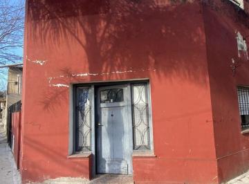Casa · 143m² · 6 Ambientes · 1 Cochera · Venta - Casa a Refaccionar - Oportunidad! Ideal 2/3 Familias