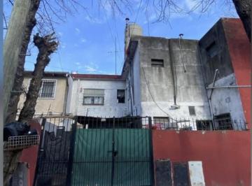 Casa · 143m² · 6 Ambientes · 1 Cochera · Venta - Casa a Refaccionar - Oportunidad! Ideal 2/3 Familias