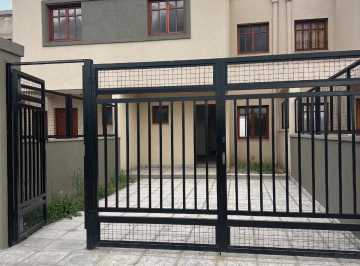 Casa · 97m² · 5 Ambientes · 1 Cochera