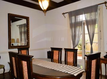 Casa · 192m² · 6 Ambientes · 1 Cochera · Casa en Flores Norte