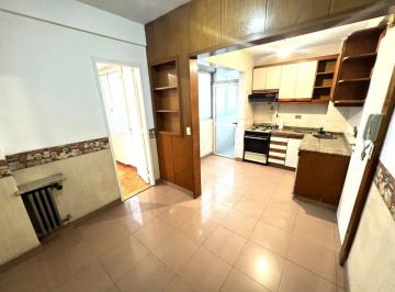 Departamento de 4 ambientes, Almagro · Al Frente C/balcón Muy Luminoso