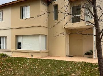 Casa · 120m² · 4 Ambientes · 1 Cochera · Dúplex en Barrio Cerrado El Maitén, Neuquén Capital.
