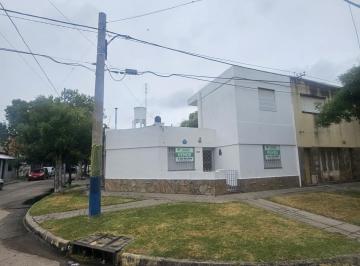 Casa · 82m² · 4 Ambientes · San Luis 5500 Casa Al Frente Esquina, 2 Dorm., Entrada Vehicular, Espacio Aereo