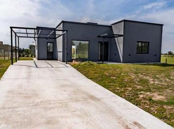 Casa · 150m² · 4 Cocheras · Casa 4 Ambientes en Venta a Estrenar en Canning