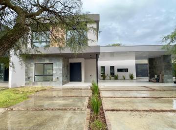 Casa · 350m² · 4 Ambientes · 3 Cocheras · Venta Casa a Estrenar Siete Soles 3 Dorm.