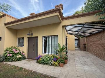 Casa · 122m² · 5 Ambientes · 1 Cochera · Casa en El Jaguel