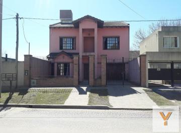 Casa · 300m² · 5 Ambientes · 3 Cocheras · Casa en Venta - 3 Dorm. 2 Baños - 300 m² - Manuel B. Gonnet