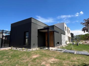 Casa en Venta de 7 ambientes  · Exclusiva Casa a Estrenar en Barrio Lar de Vieytes II