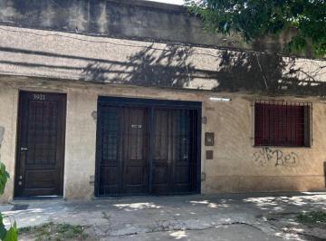 Casa · 229m² · 5 Ambientes · 1 Cochera · Viamonte 3925