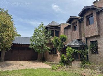Casa · 580m² · 5 Ambientes · 6 Cocheras · Oportunidad Increible Casa en Santa Mónica en Exclusivo Lote de 1650 m² - ¡Acepta Permuta!